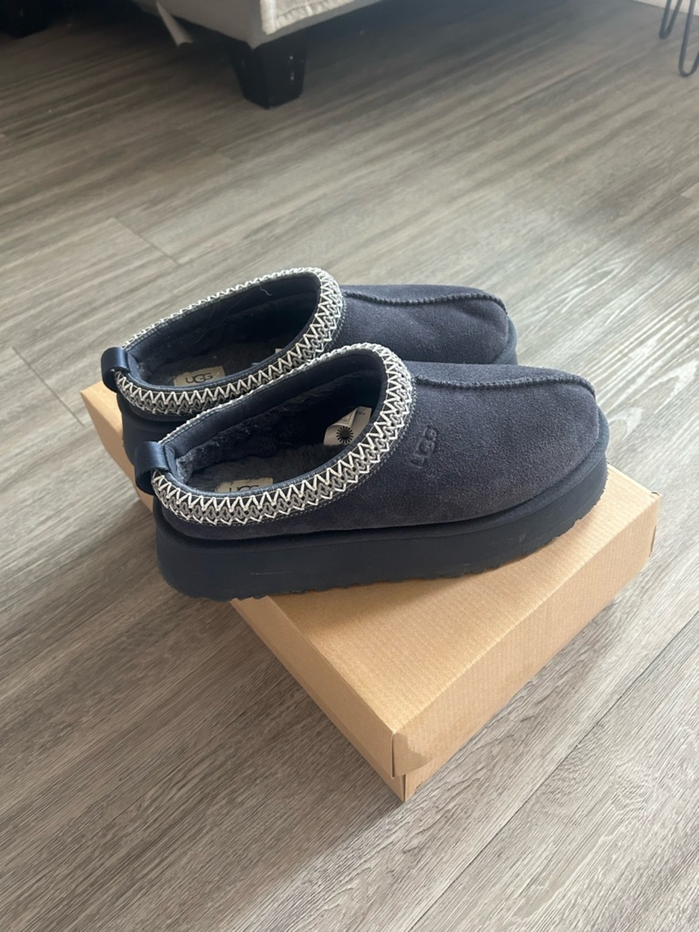 UGG platform tazzman slippers